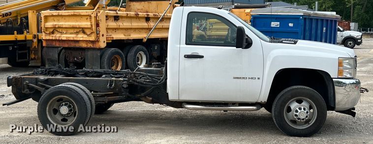 image for item EK4750 2009 Chevrolet  Silverado 3500HD truck cab and chassis