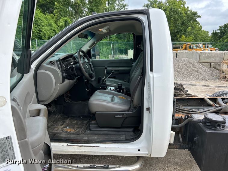 image for item EK4750 2009 Chevrolet  Silverado 3500HD truck cab and chassis