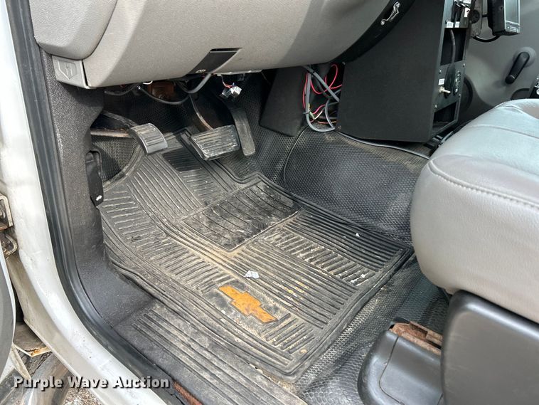 image for item EK4750 2009 Chevrolet  Silverado 3500HD truck cab and chassis