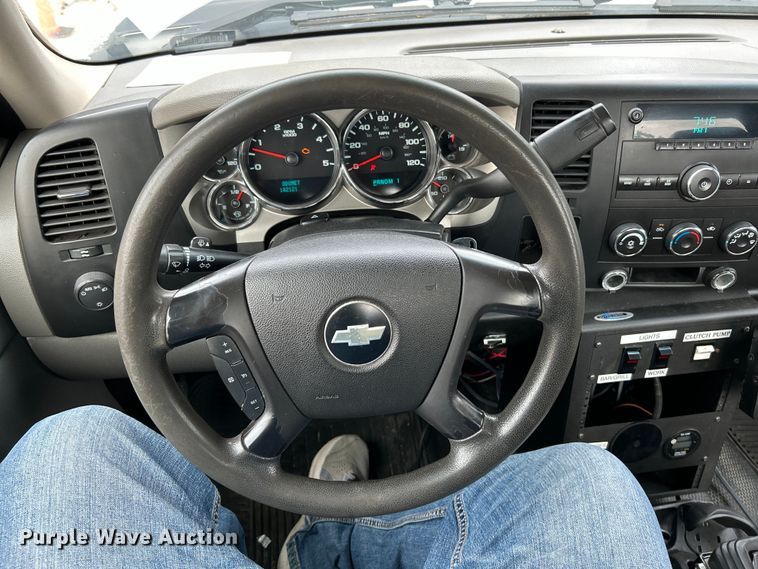 image for item EK4750 2009 Chevrolet  Silverado 3500HD truck cab and chassis