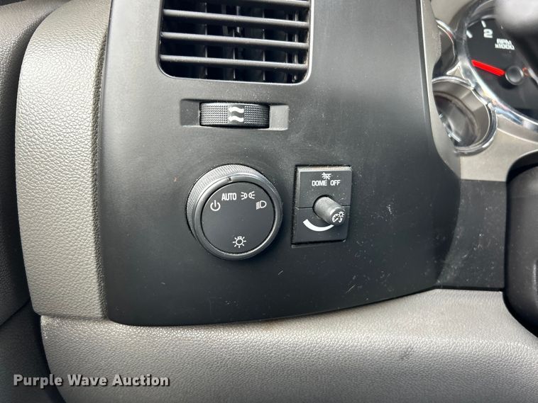 image for item EK4750 2009 Chevrolet  Silverado 3500HD truck cab and chassis