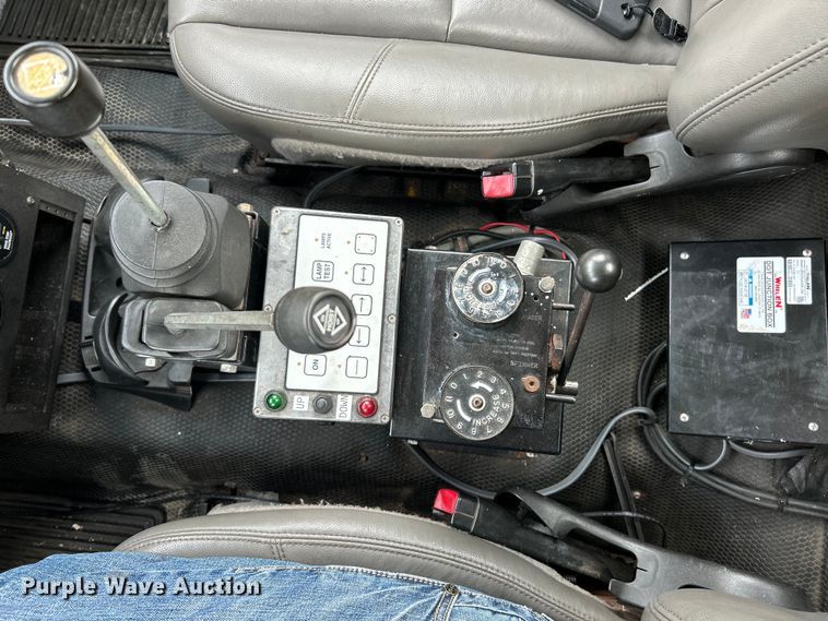 image for item EK4750 2009 Chevrolet  Silverado 3500HD truck cab and chassis