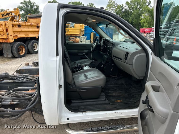 image for item EK4750 2009 Chevrolet  Silverado 3500HD truck cab and chassis