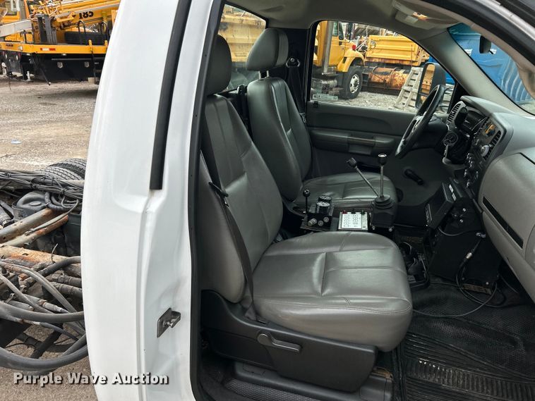 image for item EK4750 2009 Chevrolet  Silverado 3500HD truck cab and chassis