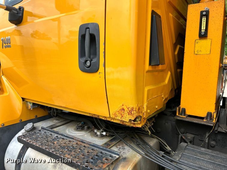 image for item EK4753 2006 International  7400 dump truck