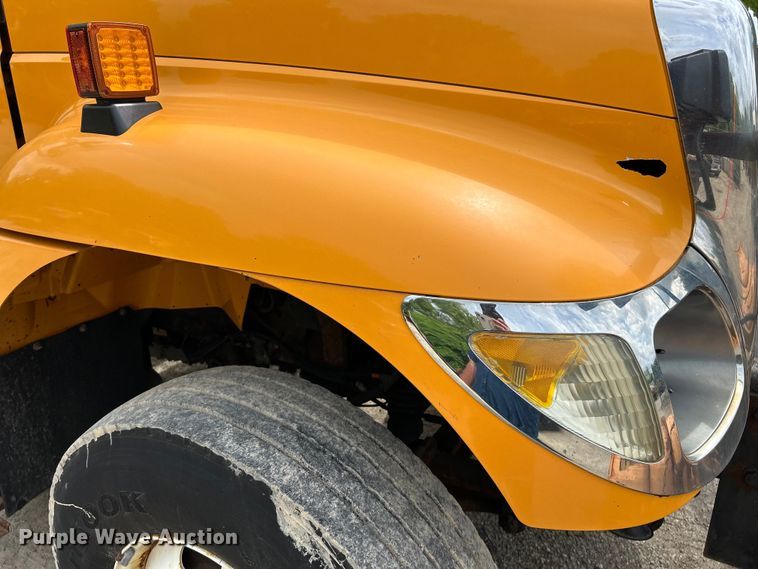 image for item EK4753 2006 International  7400 dump truck