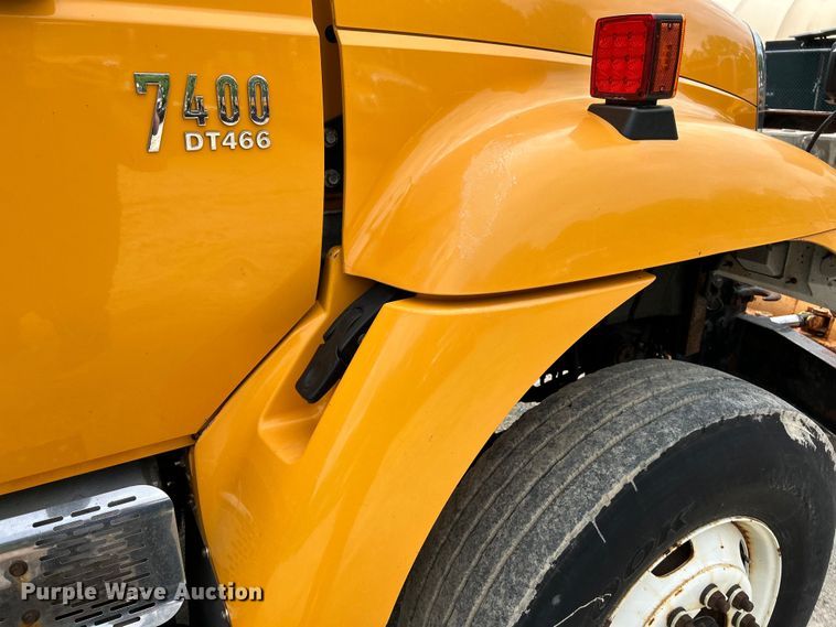 image for item EK4753 2006 International  7400 dump truck