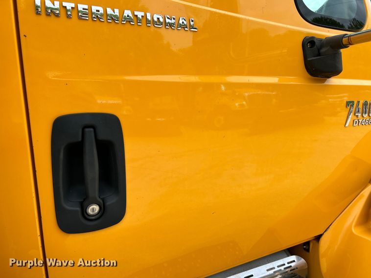 image for item EK4753 2006 International  7400 dump truck