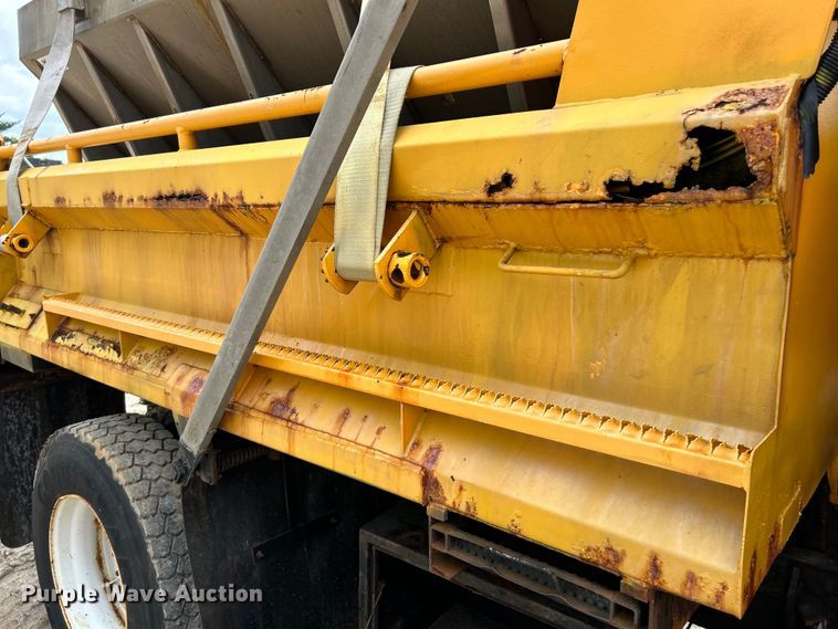 image for item EK4753 2006 International  7400 dump truck