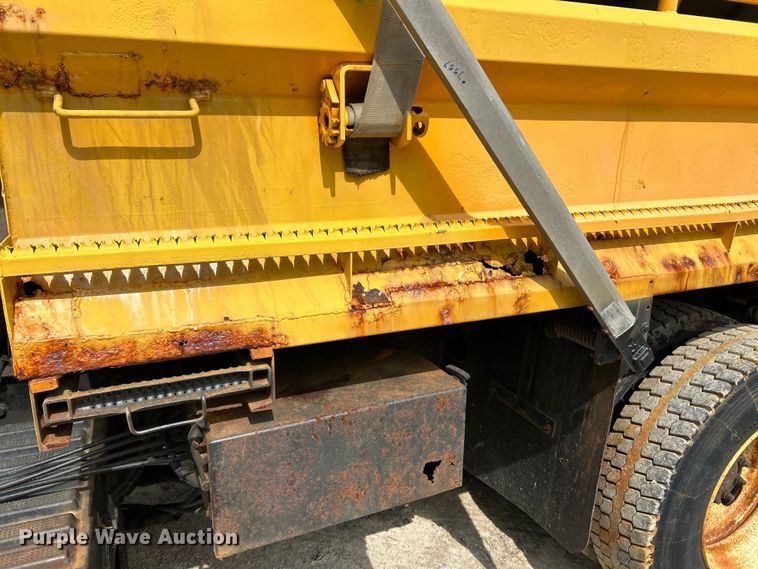 image for item EK4753 2006 International  7400 dump truck