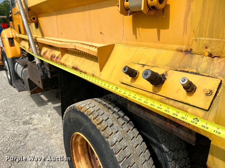 image for item EK4753 2006 International  7400 dump truck