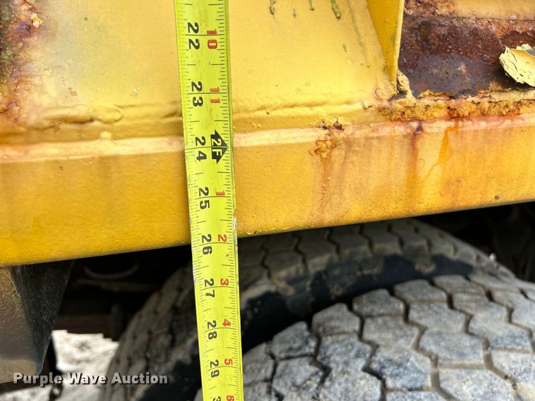 image for item EK4753 2006 International  7400 dump truck