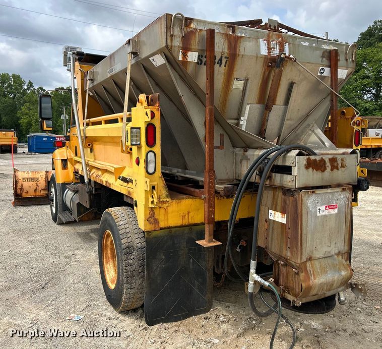 image for item EK4753 2006 International  7400 dump truck