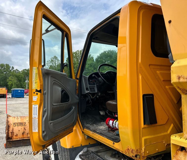 image for item EK4753 2006 International  7400 dump truck