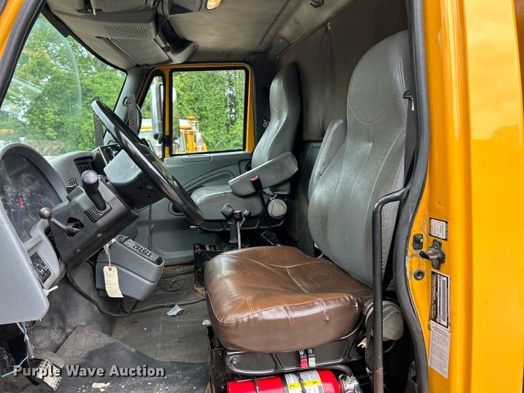 image for item EK4753 2006 International  7400 dump truck