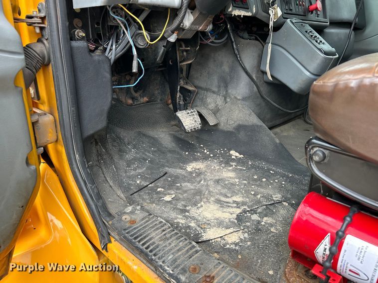 image for item EK4753 2006 International  7400 dump truck