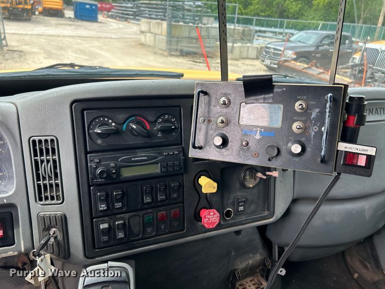 image for item EK4753 2006 International  7400 dump truck