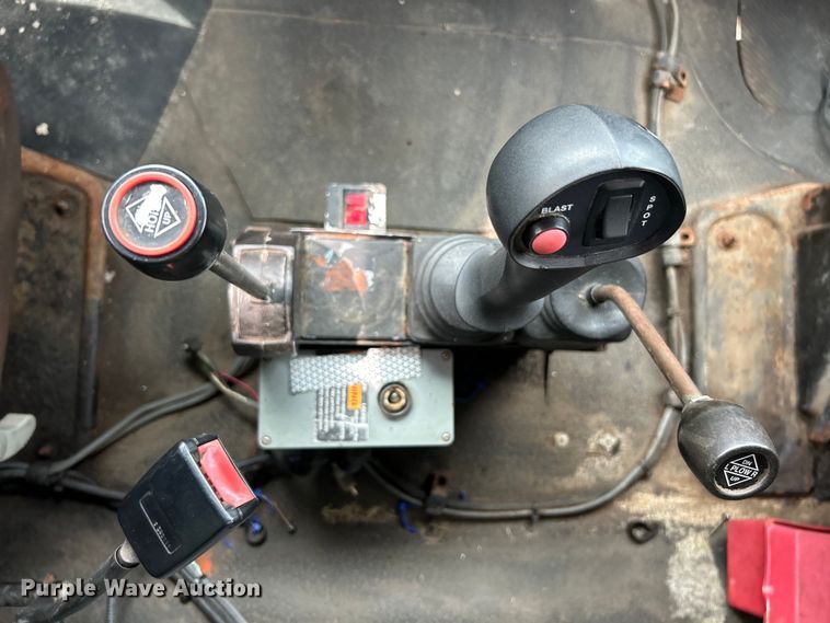 image for item EK4753 2006 International  7400 dump truck