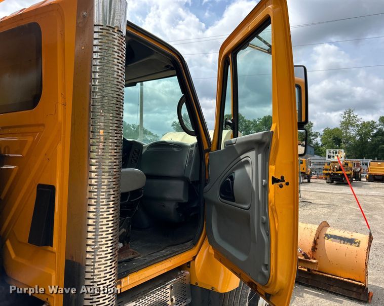 image for item EK4753 2006 International  7400 dump truck