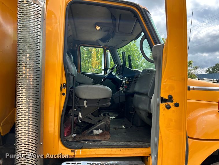 image for item EK4753 2006 International  7400 dump truck