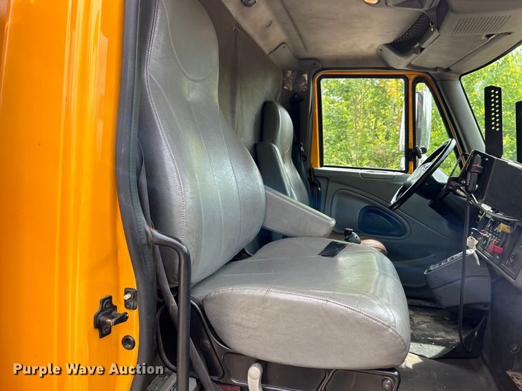 image for item EK4753 2006 International  7400 dump truck