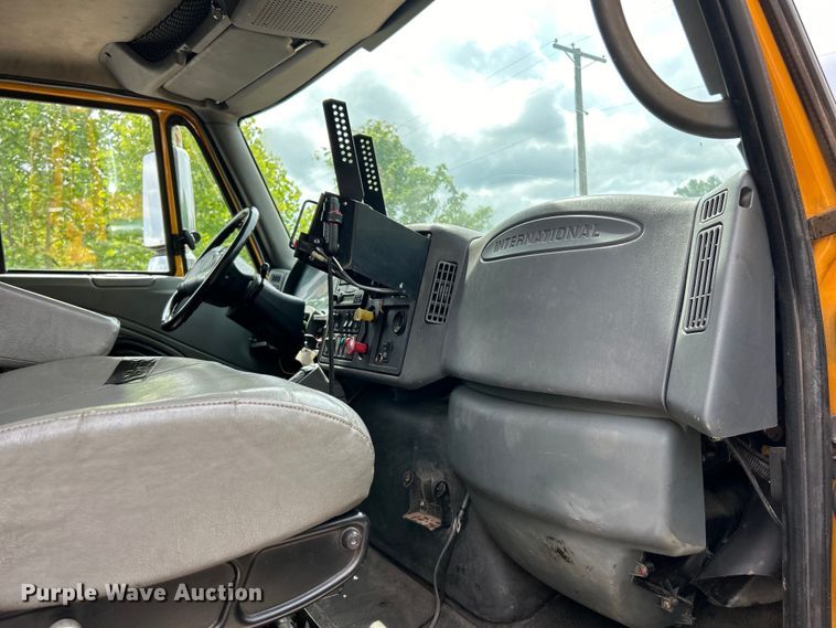 image for item EK4753 2006 International  7400 dump truck