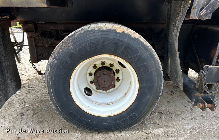 image for item EK4753 2006 International  7400 dump truck