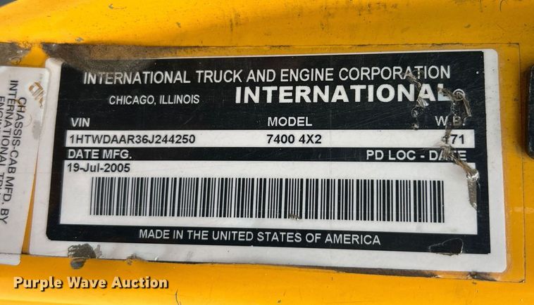 image for item EK4753 2006 International  7400 dump truck