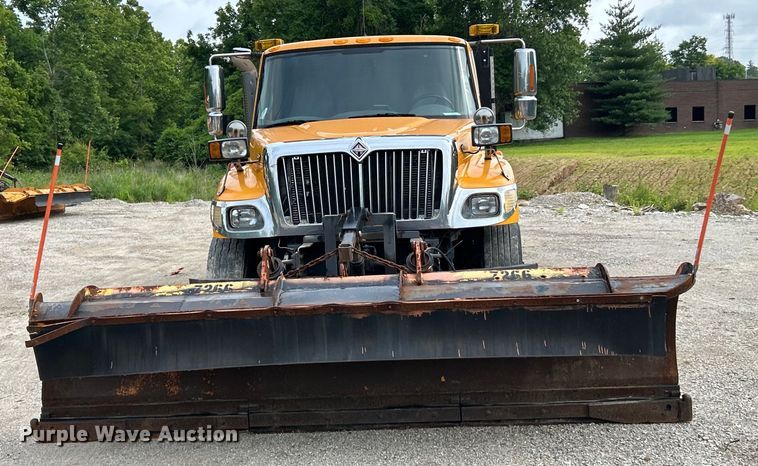 image for item EK4756 2005 International  7400 dump truck