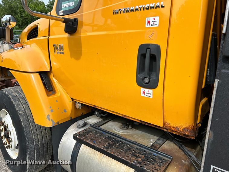 image for item EK4756 2005 International  7400 dump truck