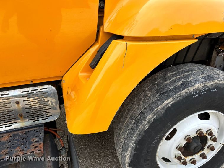 image for item EK4756 2005 International  7400 dump truck