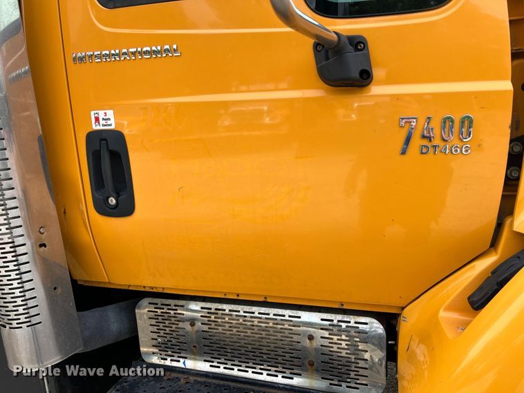 image for item EK4756 2005 International  7400 dump truck