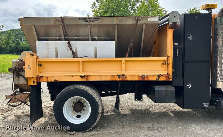 image for item EK4756 2005 International  7400 dump truck