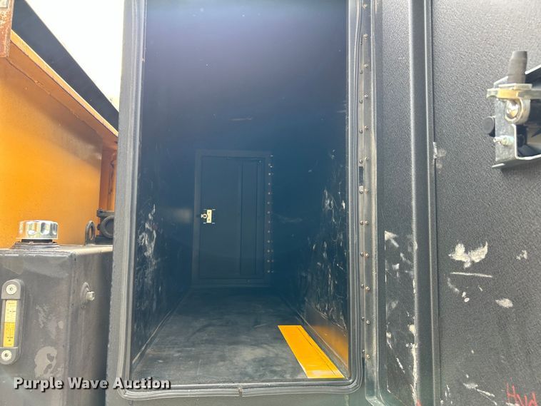 image for item EK4756 2005 International  7400 dump truck