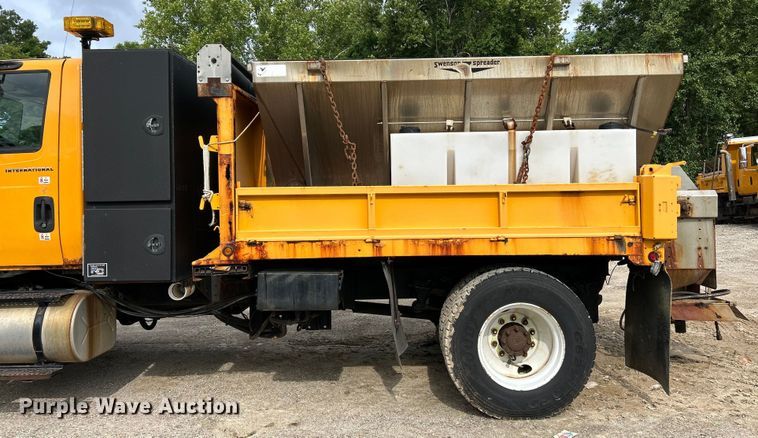 image for item EK4756 2005 International  7400 dump truck