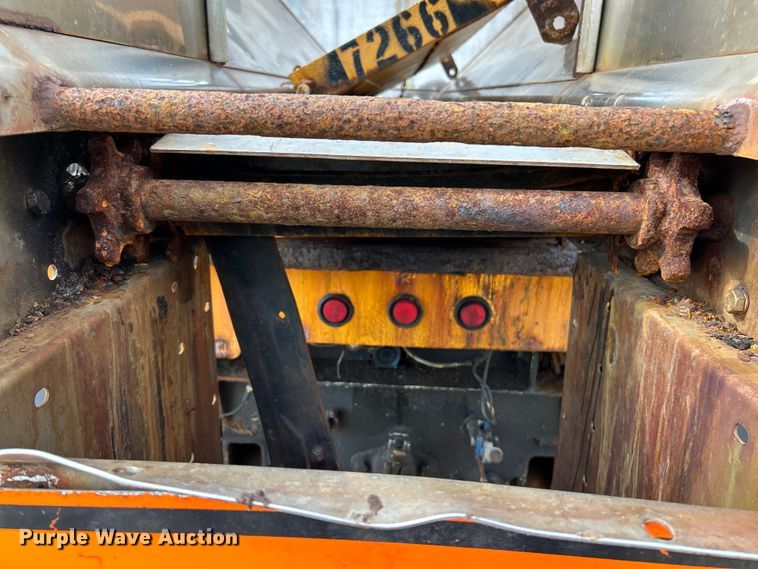 image for item EK4756 2005 International  7400 dump truck