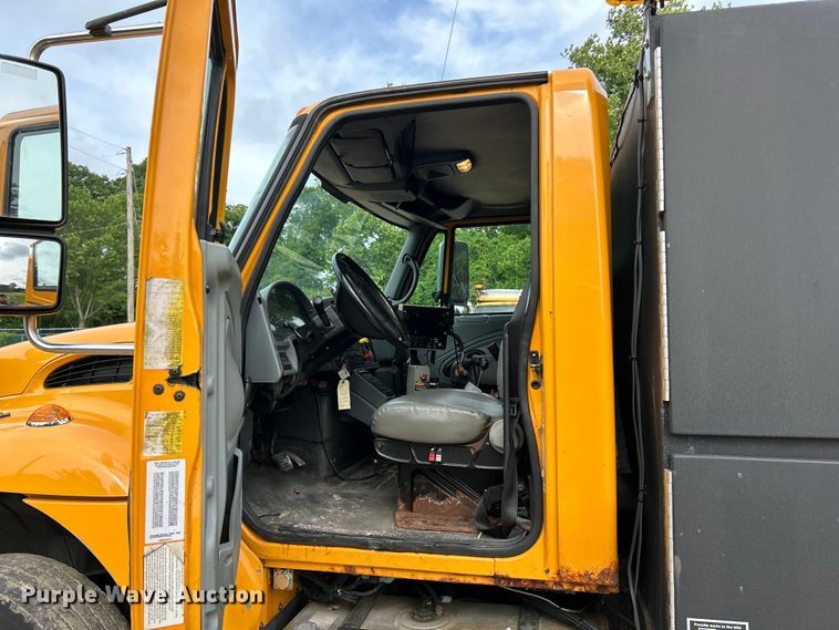 image for item EK4756 2005 International  7400 dump truck