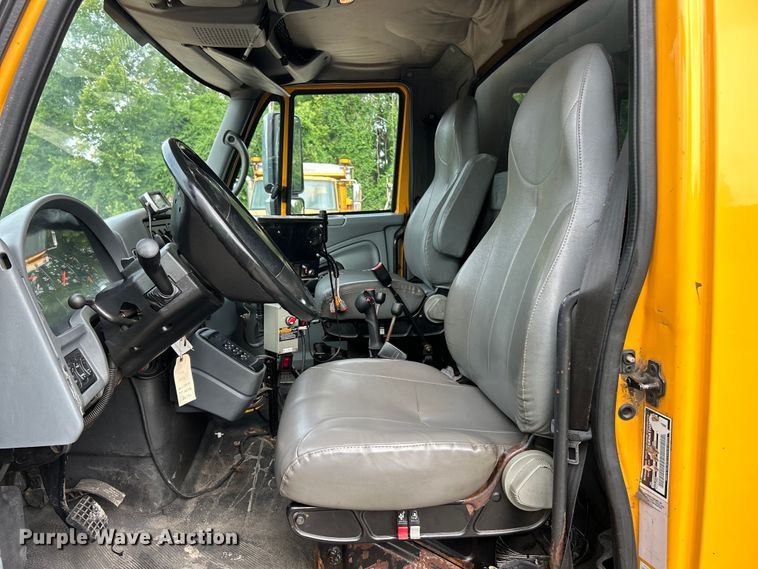 image for item EK4756 2005 International  7400 dump truck