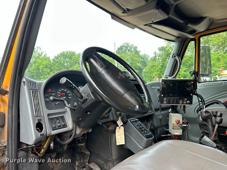 image for item EK4756 2005 International  7400 dump truck