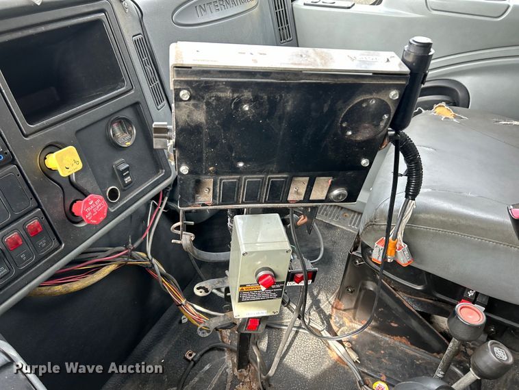 image for item EK4756 2005 International  7400 dump truck