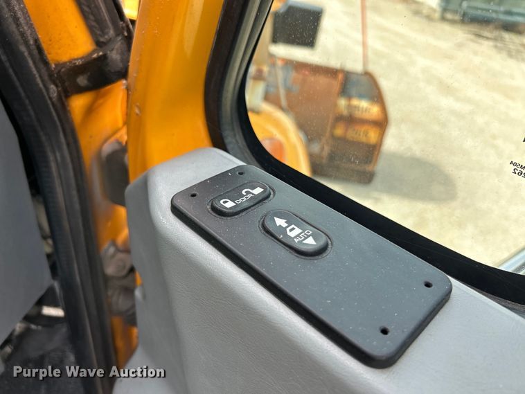 image for item EK4756 2005 International  7400 dump truck