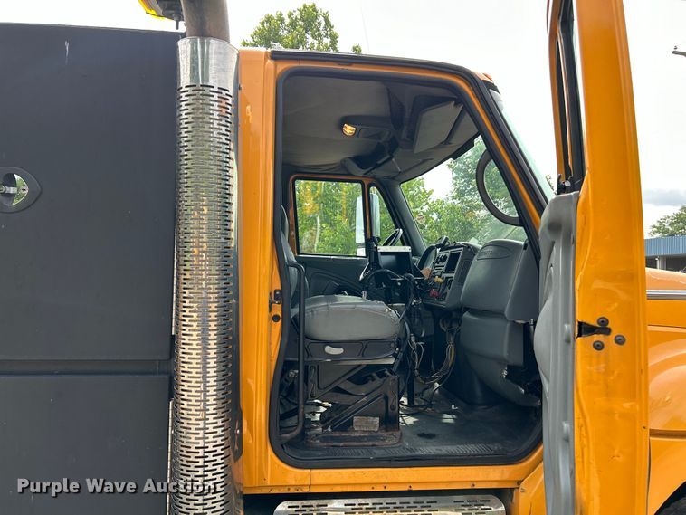 image for item EK4756 2005 International  7400 dump truck