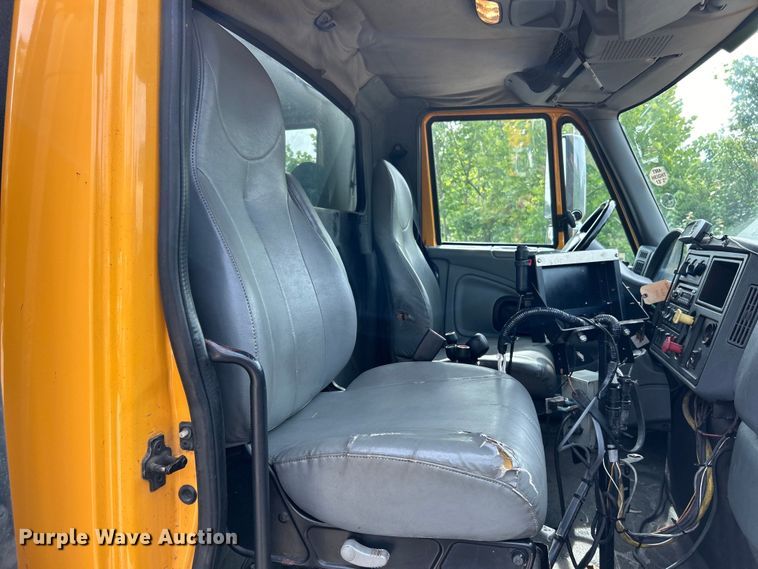 image for item EK4756 2005 International  7400 dump truck