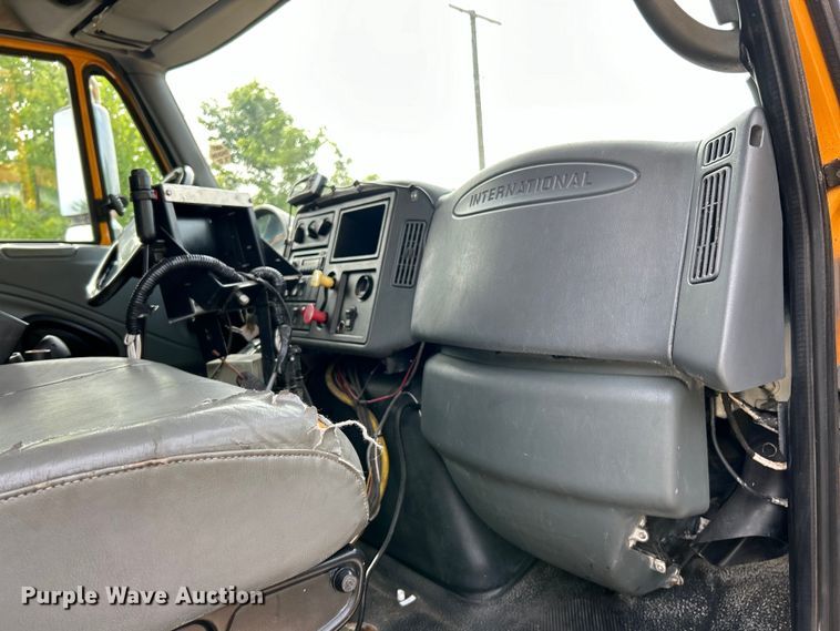 image for item EK4756 2005 International  7400 dump truck