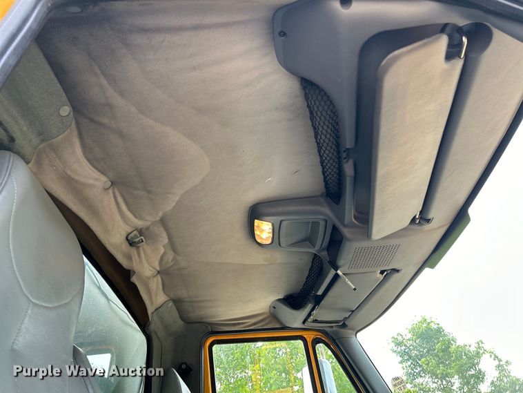 image for item EK4756 2005 International  7400 dump truck