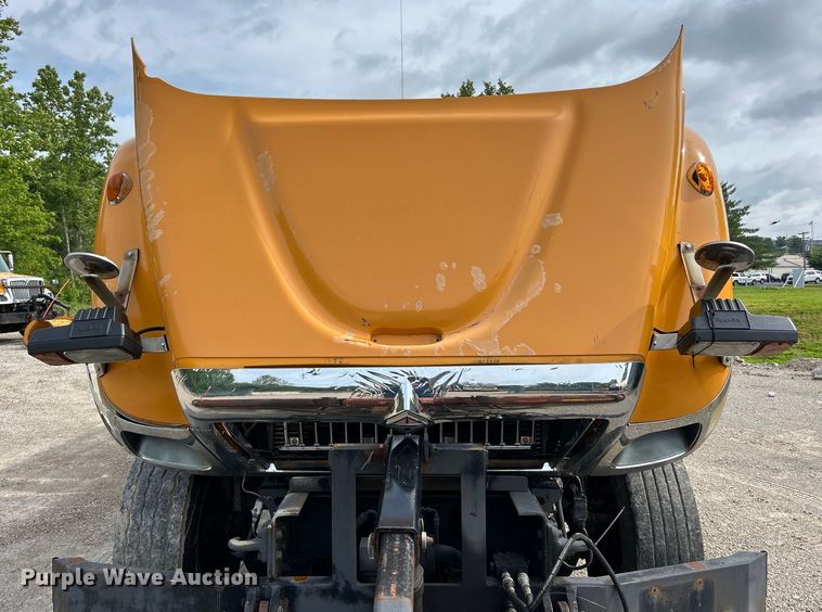 image for item EK4756 2005 International  7400 dump truck