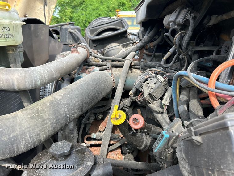 image for item EK4756 2005 International  7400 dump truck