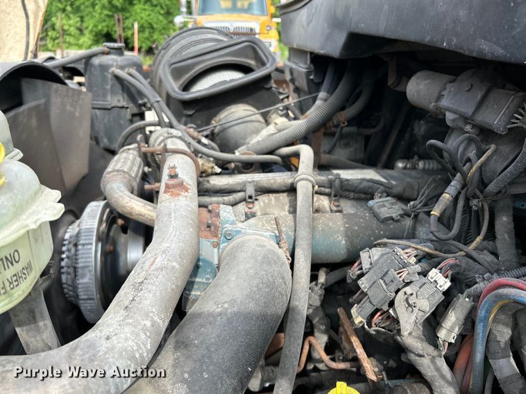 image for item EK4756 2005 International  7400 dump truck