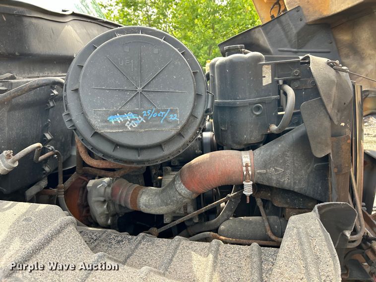 image for item EK4756 2005 International  7400 dump truck