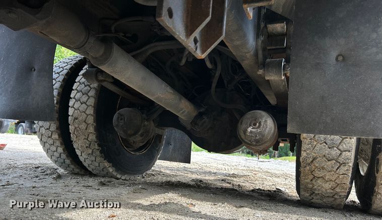 image for item EK4756 2005 International  7400 dump truck